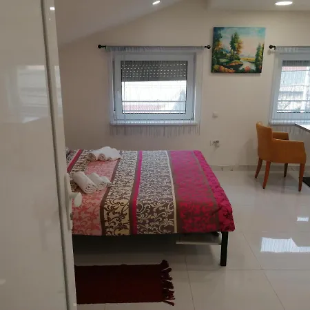 Violeta Hotel *